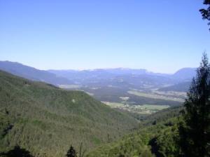 The gorge of stream Kokarska Suha is cut into the north-western slope of Dobrovlje